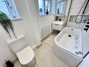 Family bathroom- click for photo gallery